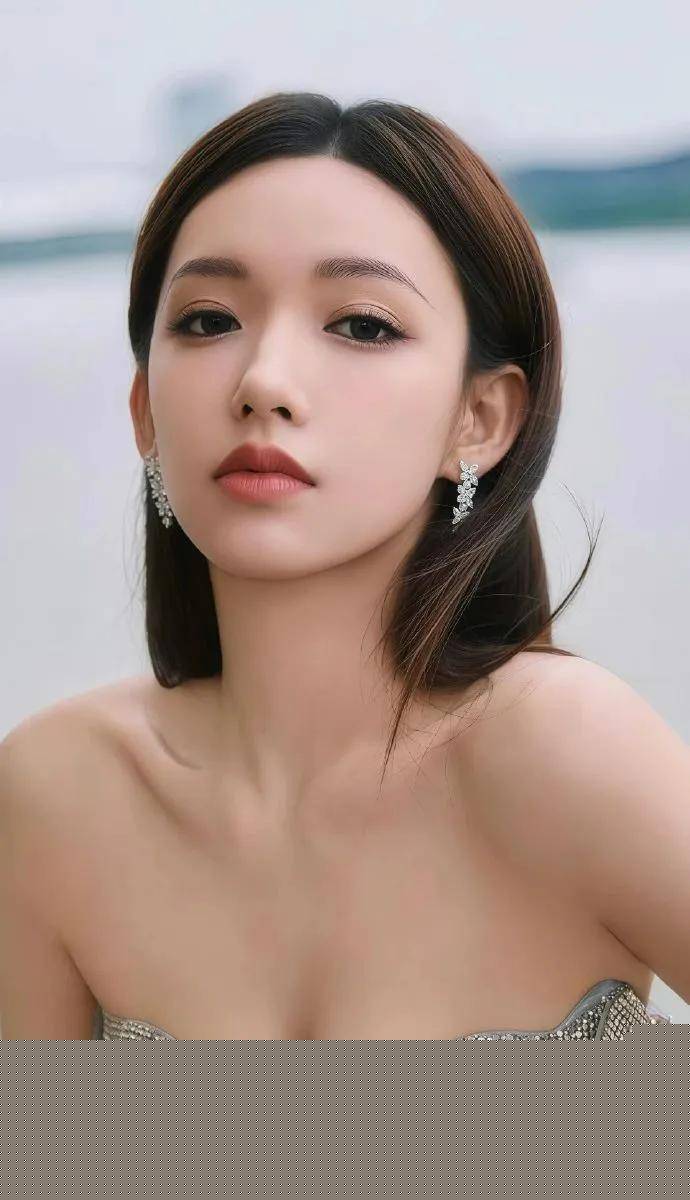 衣服太紧？都给妹妹勒出印子了！球友会网站程潇是太有料了还是(图2)