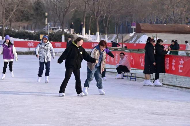 京多所高校专业冰场对外开放千亿球友会首页冰雪头条：北(图2)