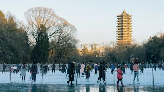 京多所高校专业冰场对外开放千亿球友会首页冰雪头条：北(图6)