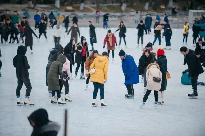 京多所高校专业冰场对外开放千亿球友会首页冰雪头条：北(图10)